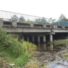 Измерение длины свай опор автодорожного моста в Орловской области